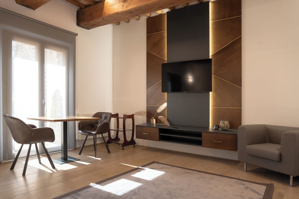 Luxury Suite | Living area | Flat-screen TV