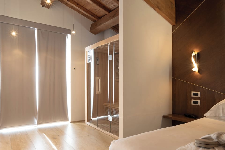 Luxury Suite | Premium bedding, pillowtop beds, minibar, in-room safe