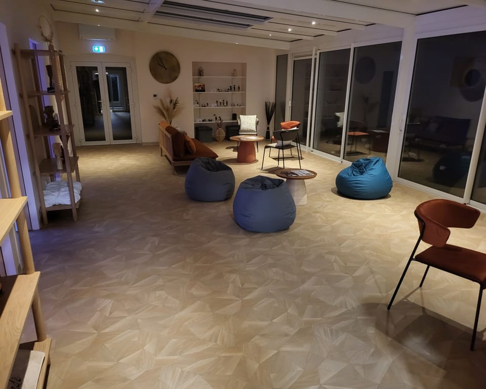Couples treatment rooms, sauna, hot tub, body treatments, body wraps
