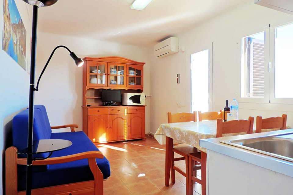 Penthouse, 2 Bedrooms, Sea View (4 - 5 adults) | Down comforters, memory foam beds, laptop workspace, blackout drapes