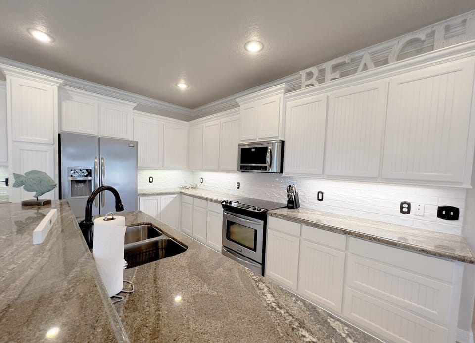 House, 4 Bedrooms | Private kitchen | Coffee/tea maker, fridge, oven, toaster