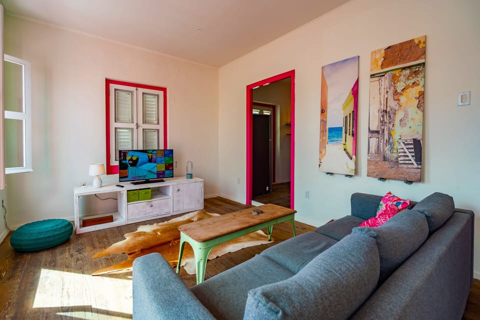 Deluxe Apartment, 1 King Bed, Kitchen | Living area | Smart TV, pay movies
