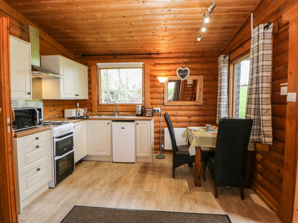 Cottage | Private kitchen | Fridge, electric kettle, cookware/dishes/utensils