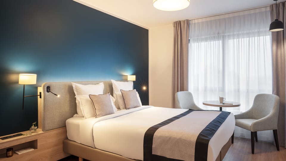 In-room safe, soundproofing, iron/ironing board, free WiFi