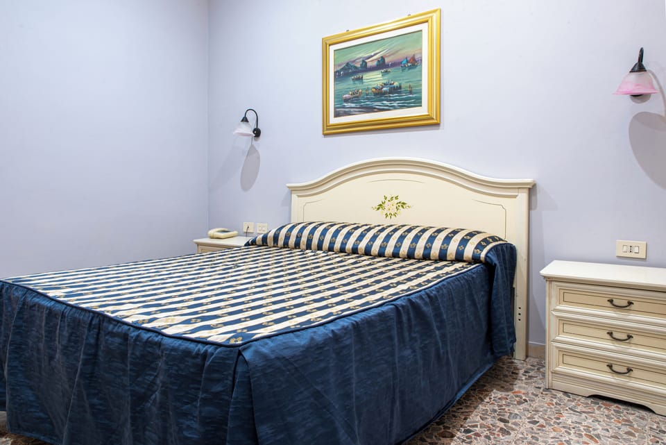 Egyptian cotton sheets, down comforters, in-room safe, desk