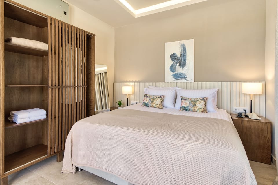 Deluxe Villa | 5 bedrooms, in-room safe, blackout drapes, iron/ironing board