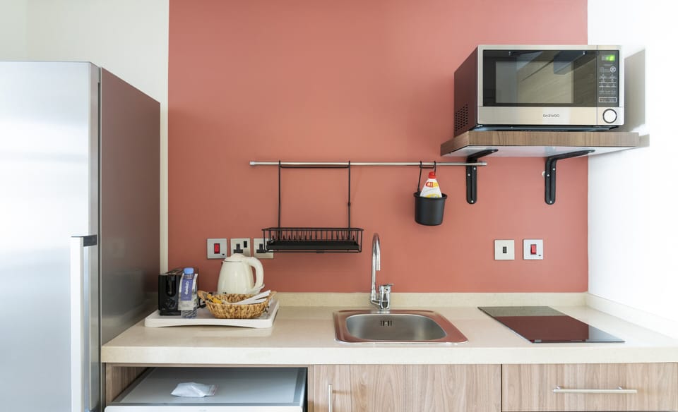 One Bedroom Suite | In-room safe, desk, laptop workspace, blackout drapes