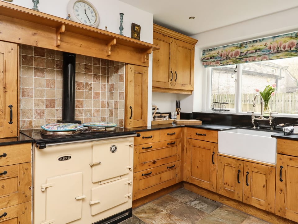 Cottage | Private kitchen | Fridge, dishwasher, electric kettle, toaster