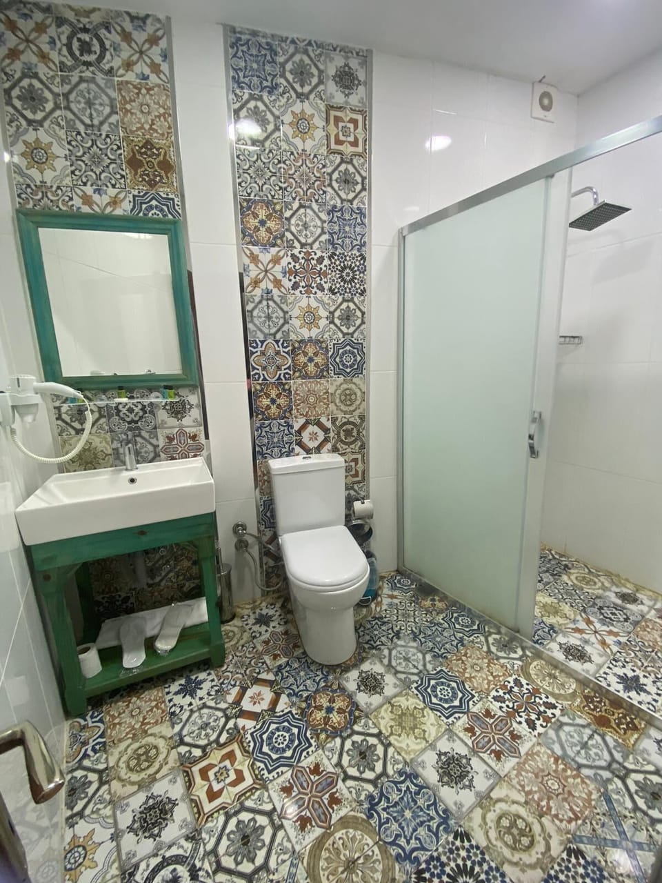 Premier Double Room | Bathroom | Shower, designer toiletries, hair dryer, towels