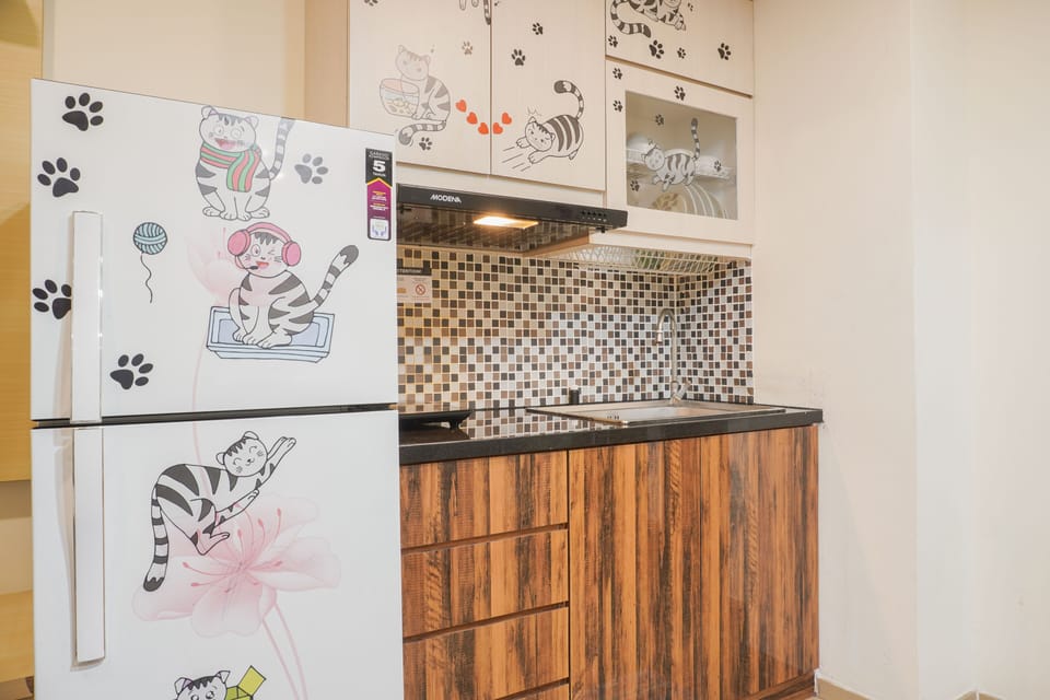Room | Private kitchen | Fridge, stovetop, cookware/dishes/utensils