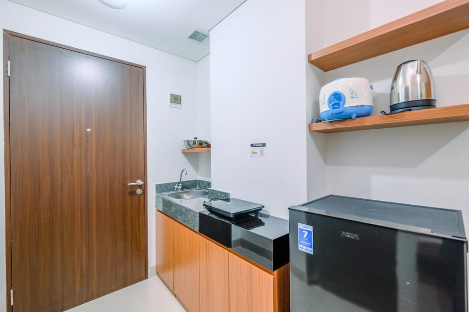 Room | Private kitchen | Fridge, stovetop, electric kettle, cookware/dishes/utensils