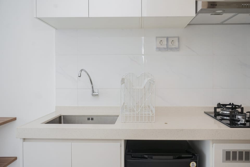 Room | Private kitchen | Fridge, stovetop, cookware/dishes/utensils