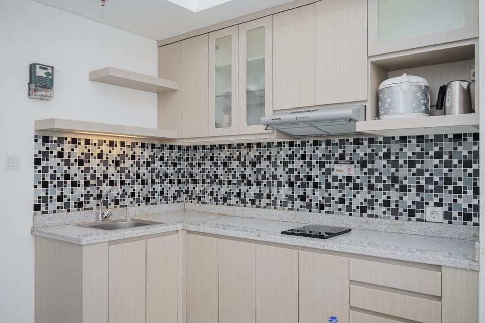 Room | Private kitchen | Fridge, stovetop, cookware/dishes/utensils, dining tables