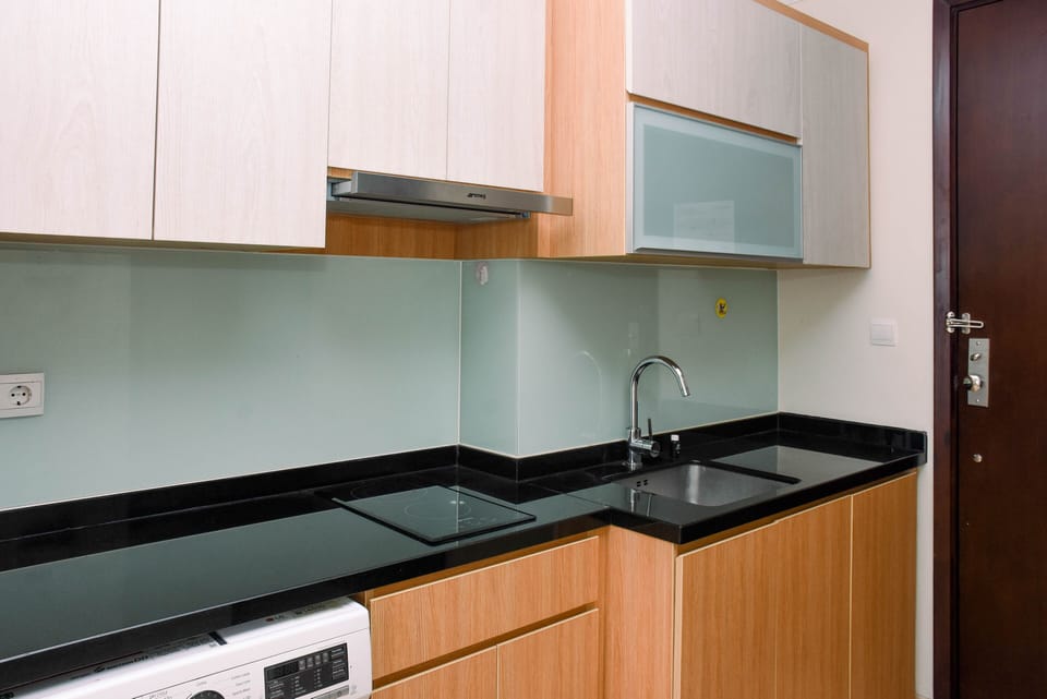 Room | Private kitchen | Fridge, microwave, stovetop, cookware/dishes/utensils