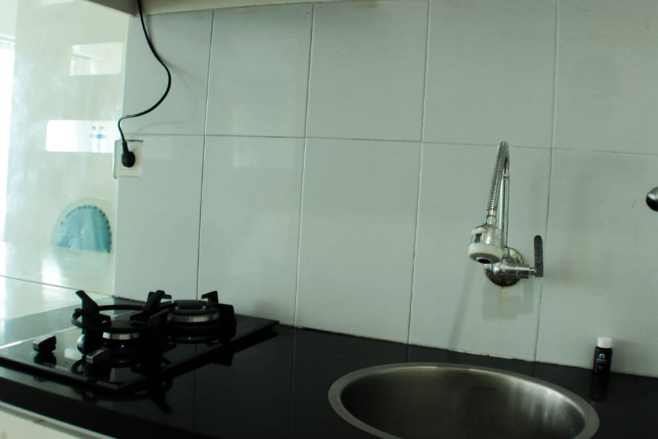 Room | Private kitchen | Fridge, stovetop, cookware/dishes/utensils, dining tables