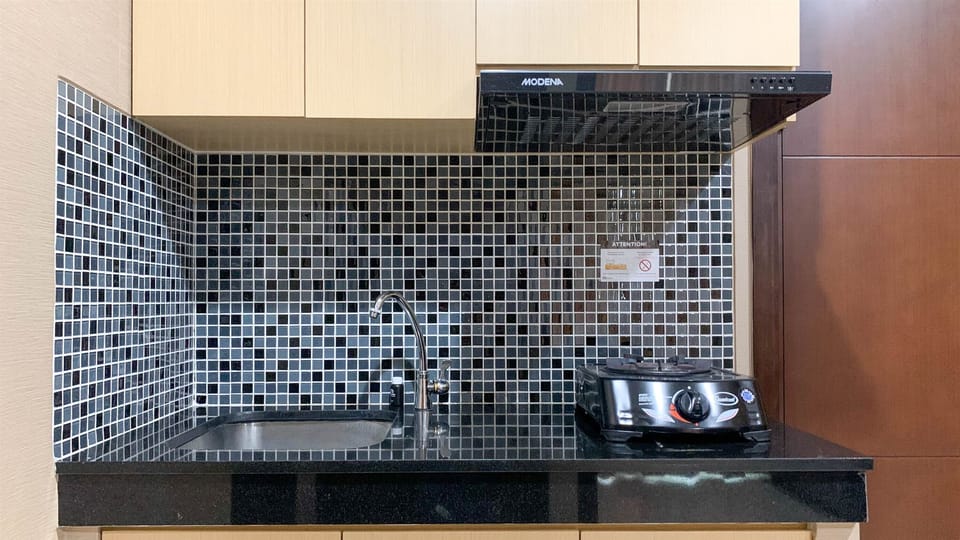 Room | Private kitchen | Fridge, stovetop, cookware/dishes/utensils, dining tables