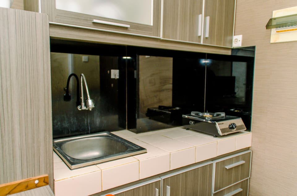 Room | Private kitchen | Fridge, stovetop, cookware/dishes/utensils, dining tables