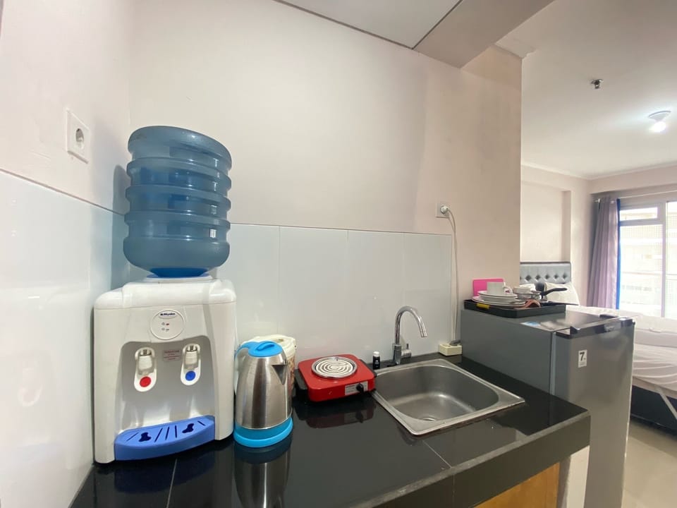 Room | Private kitchen | Fridge, stovetop, cookware/dishes/utensils