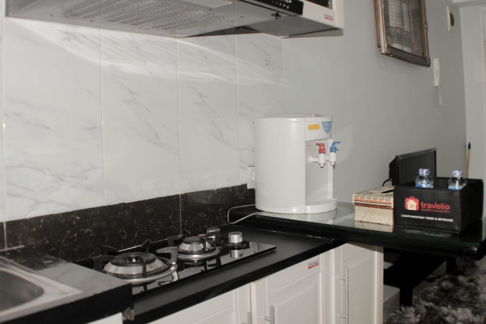 Room | Private kitchen | Fridge, stovetop, cookware/dishes/utensils