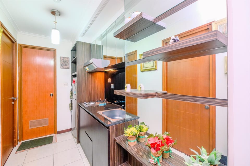 Room | Private kitchen | Fridge, stovetop, cookware/dishes/utensils