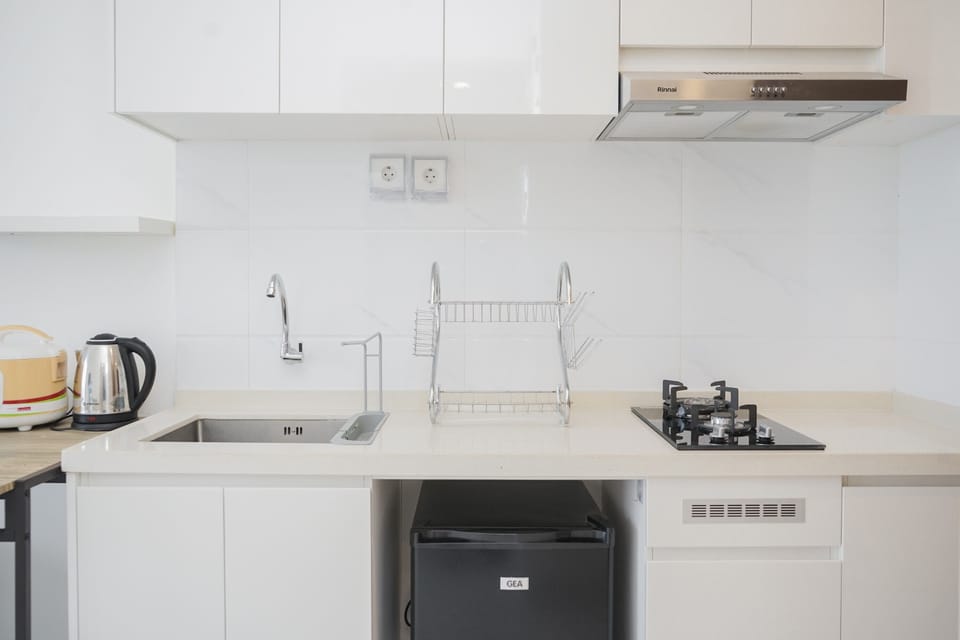 Room | Private kitchen | Fridge, stovetop, cookware/dishes/utensils