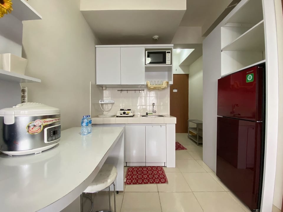 Room | Private kitchen | Fridge, stovetop, cookware/dishes/utensils