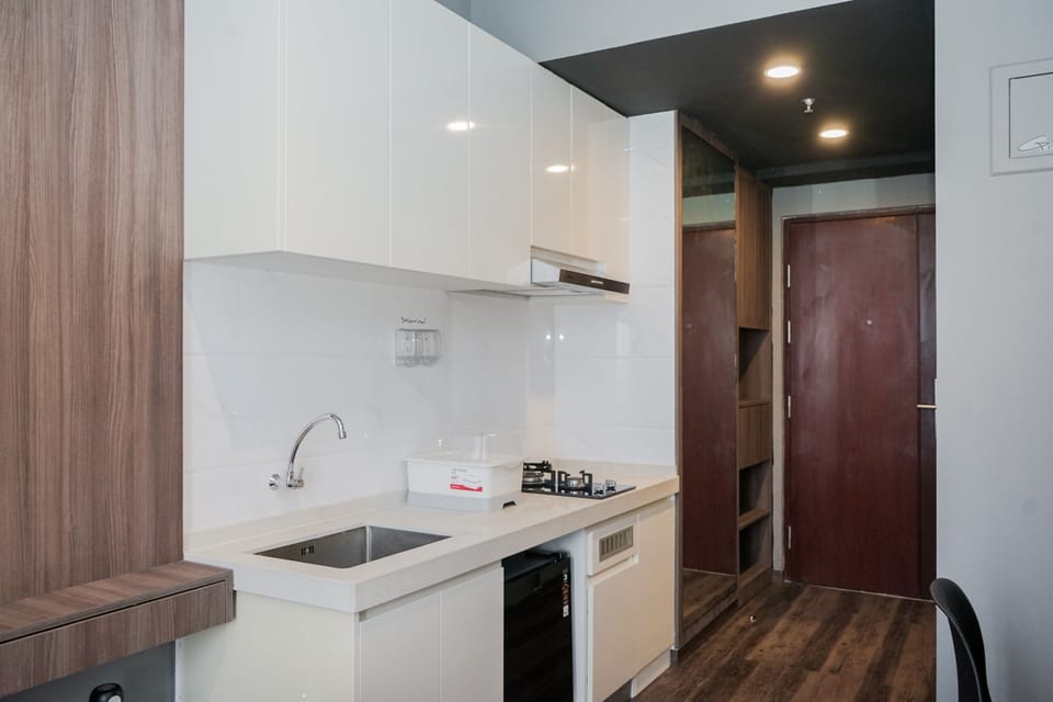 Room | Private kitchen | Fridge, stovetop, cookware/dishes/utensils