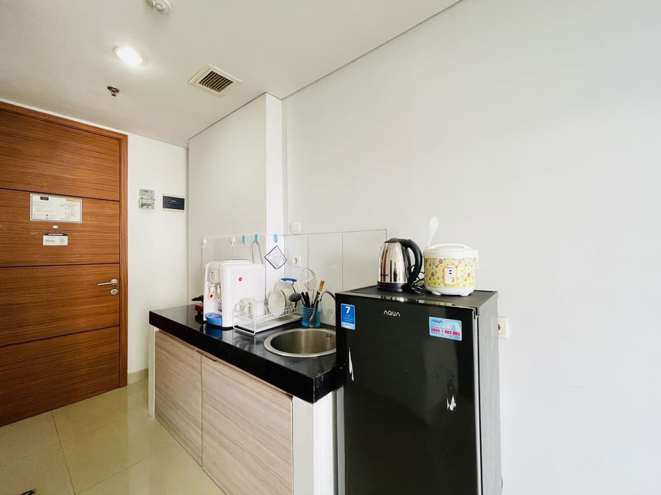 Room | Private kitchen | Fridge, stovetop, cookware/dishes/utensils