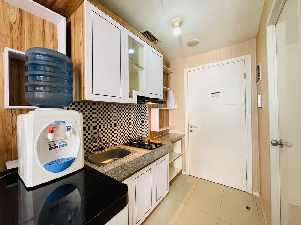 Room | Private kitchen | Fridge, stovetop, cookware/dishes/utensils