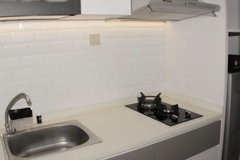 Room | Private kitchen | Fridge, stovetop, cookware/dishes/utensils