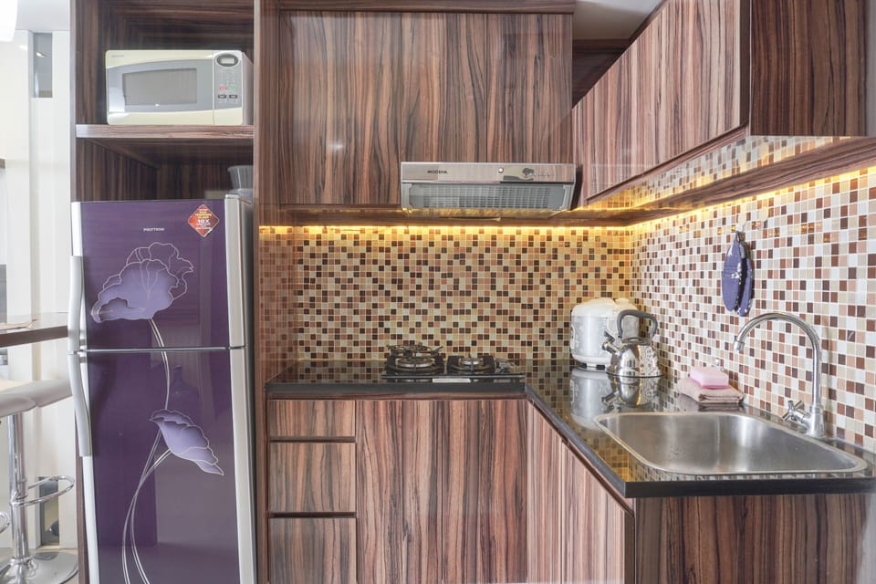 Room | Private kitchen | Fridge, microwave, stovetop, cookware/dishes/utensils
