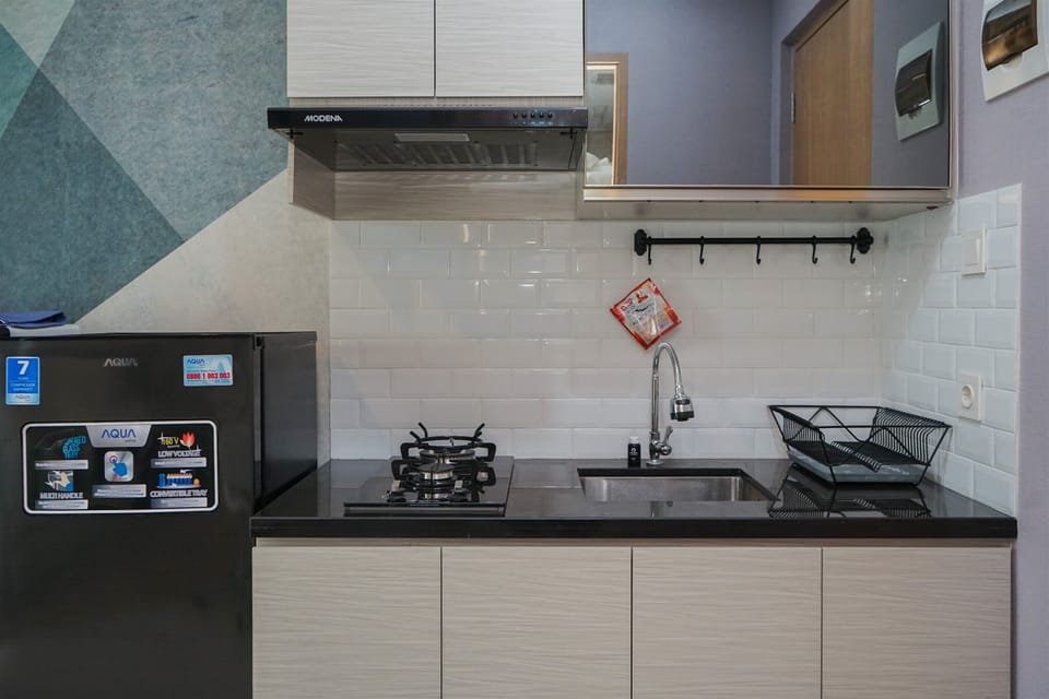 Room | Private kitchen | Fridge, stovetop, cookware/dishes/utensils