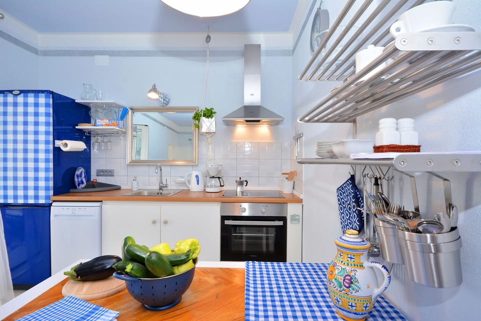 Apartment (A1) | Private kitchen | Fridge, oven, stovetop, dishwasher