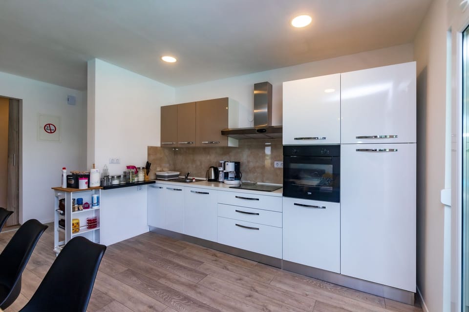 House | Private kitchen | Espresso maker, fridge, microwave, oven