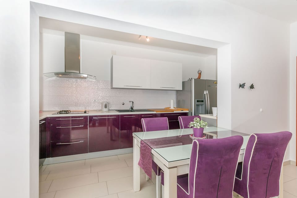 Apartment (A1) | Private kitchen | Fridge, oven, stovetop, dishwasher