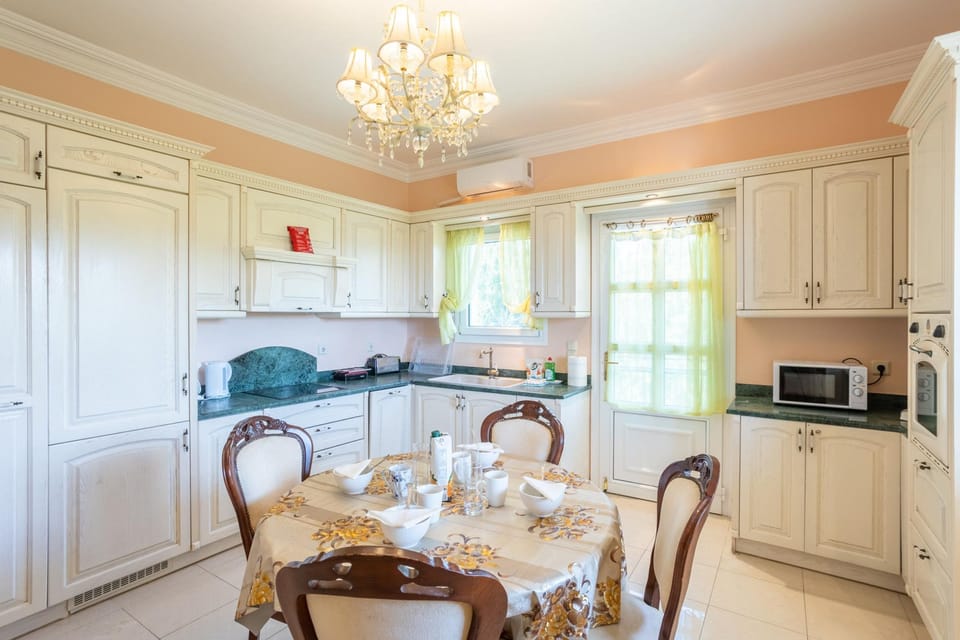 House | 4 bedrooms, WiFi