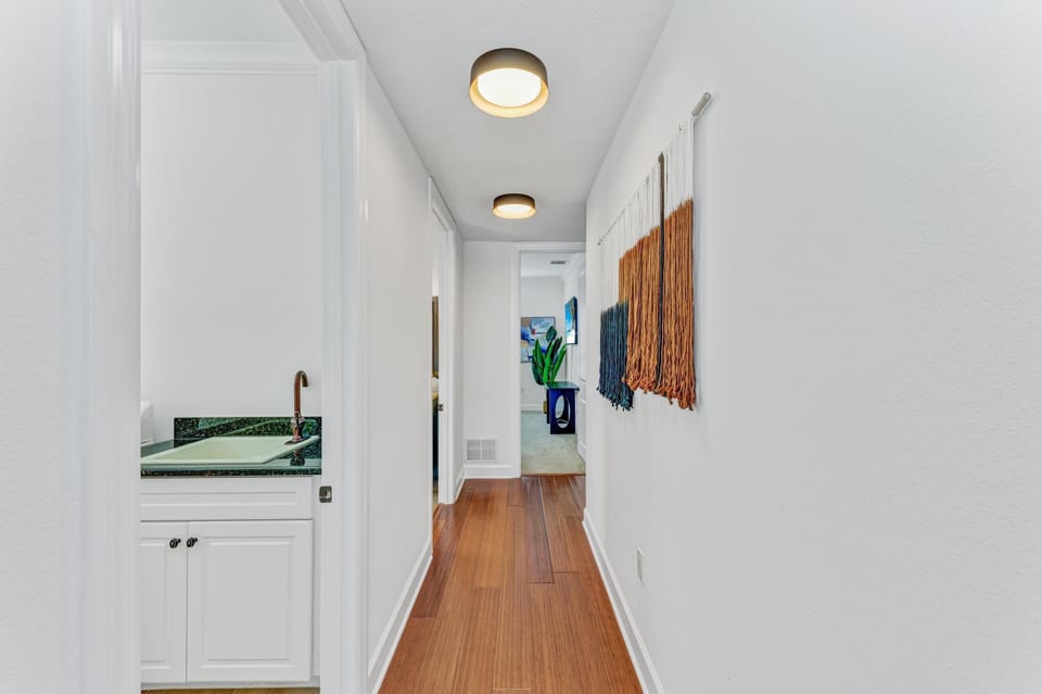 House | 4 bedrooms, iron/ironing board, WiFi