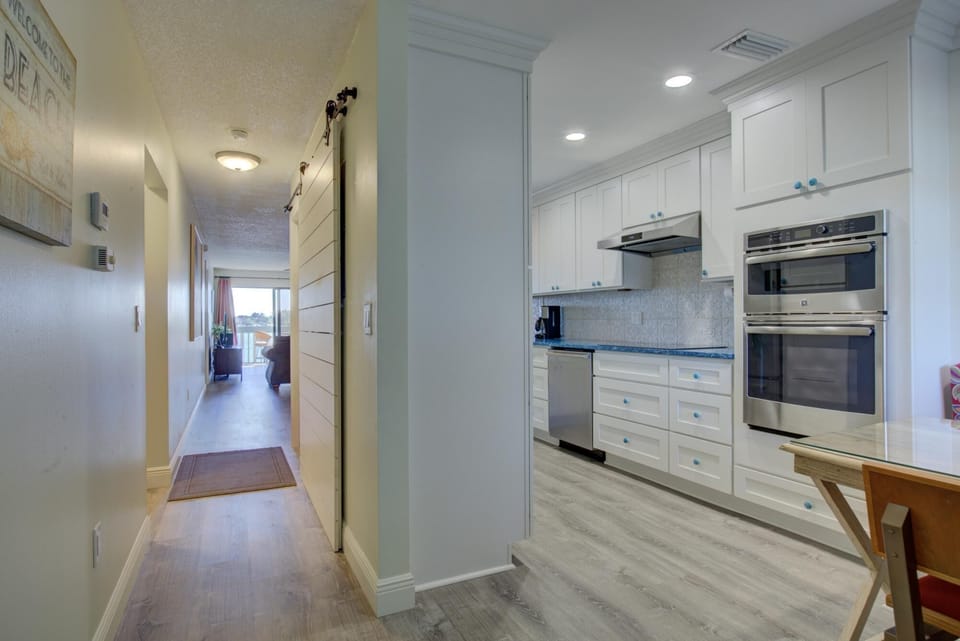 House | 2 bedrooms, memory foam beds, iron/ironing board, WiFi