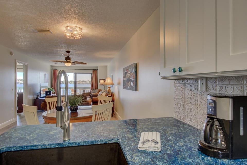 House | 2 bedrooms, memory foam beds, iron/ironing board, WiFi