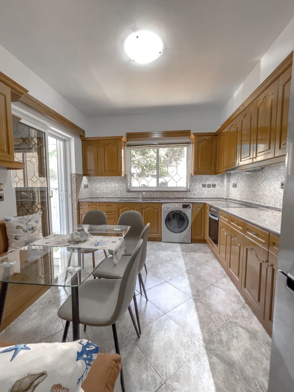 APOLLO | Private kitchen | Oven, stovetop, coffee/tea maker, electric kettle