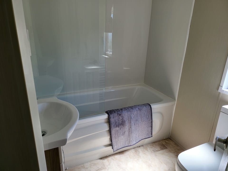 2br-sleeps6-fireplace-parking-patio-seaside House in Tendring District