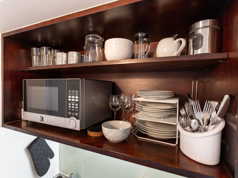 Apartment | Private kitchen | Mini-fridge, microwave, stovetop, coffee/tea maker
