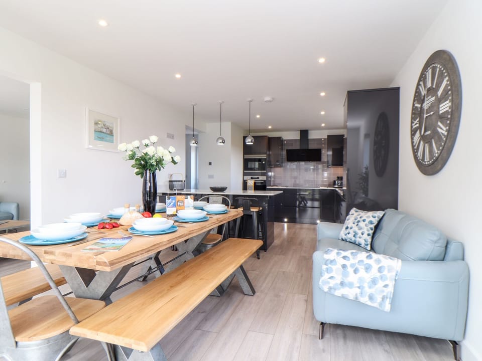 Cottage | Dining
