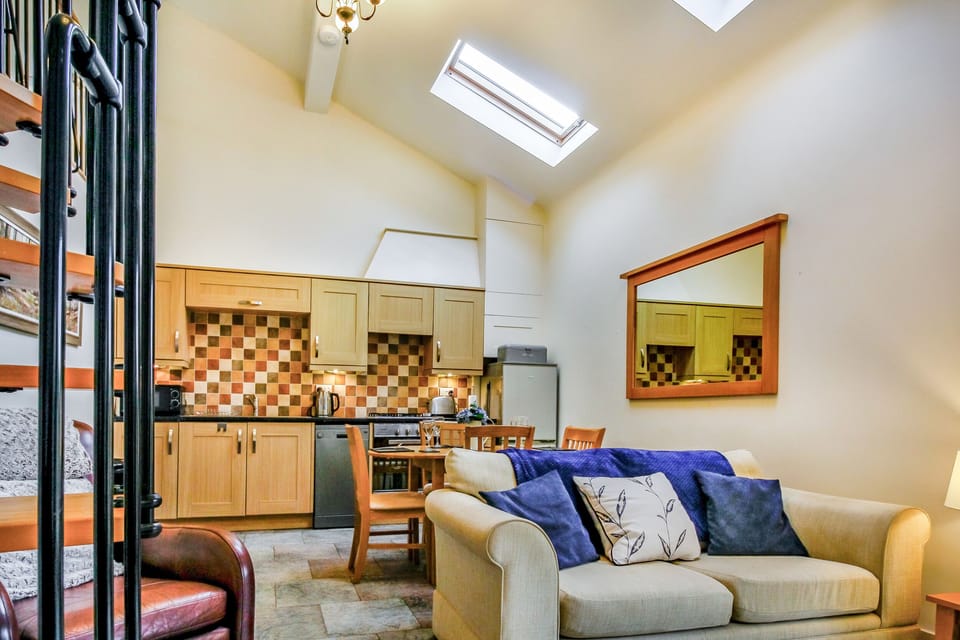 Cottage | Living area | Fireplace