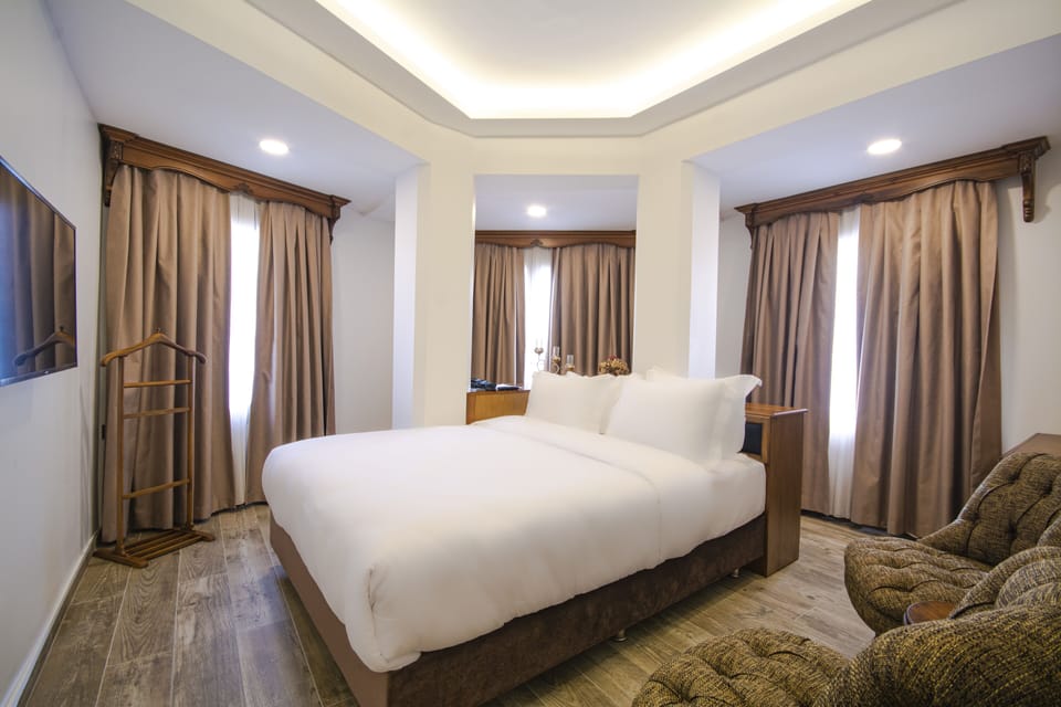 Deluxe Double Room | Egyptian cotton sheets, premium bedding, minibar (some free items)