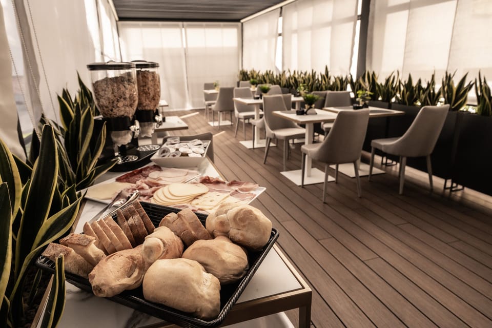 Free daily buffet breakfast