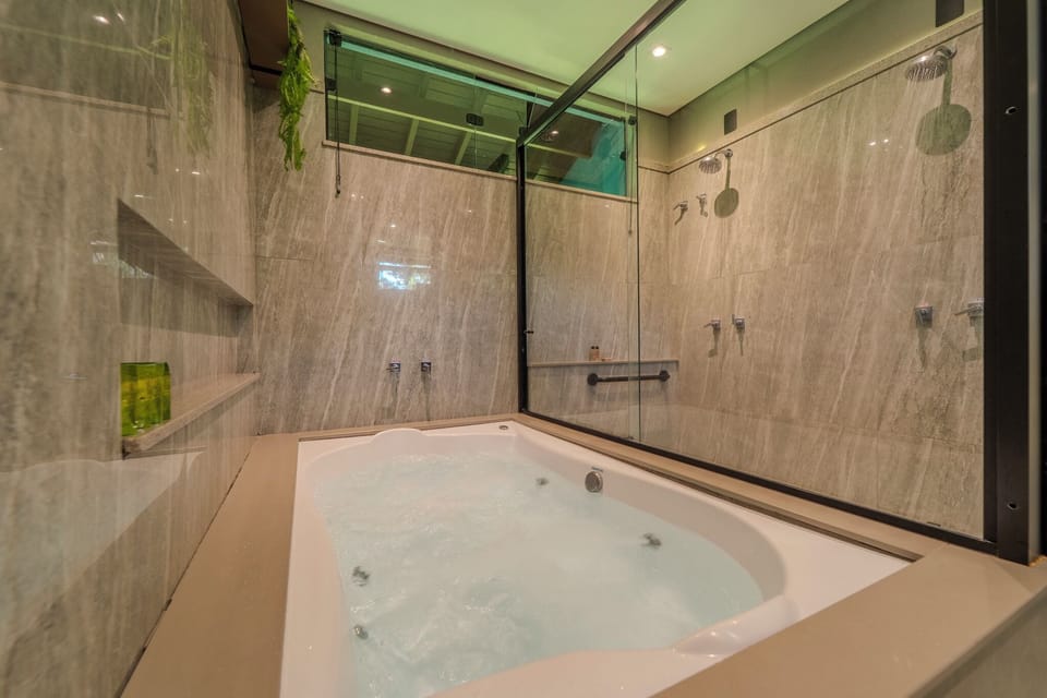 Premium Double Room | Minibar, iron/ironing board, free WiFi