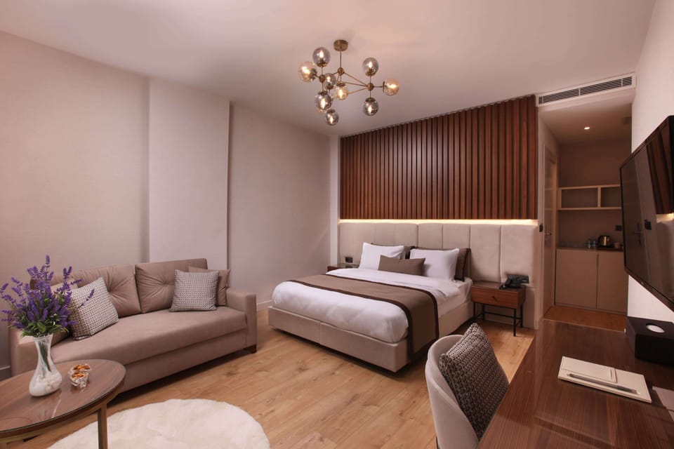 Superior Room | Minibar, in-room safe, desk, laptop workspace