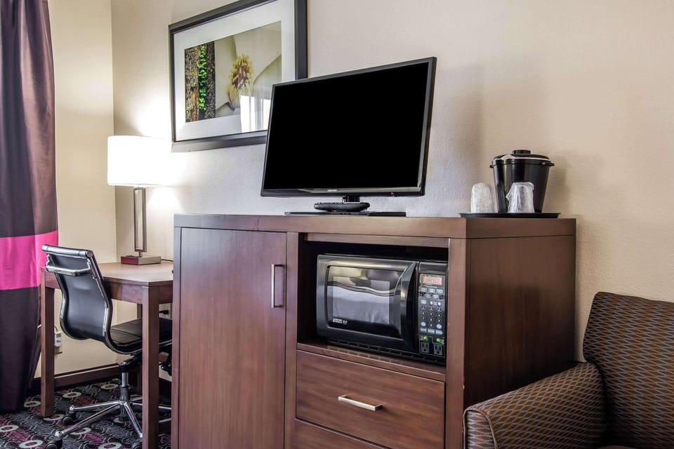 Individually furnished, desk, iron/ironing board, free WiFi