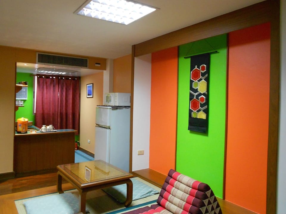 Standard Room | Living room | TV